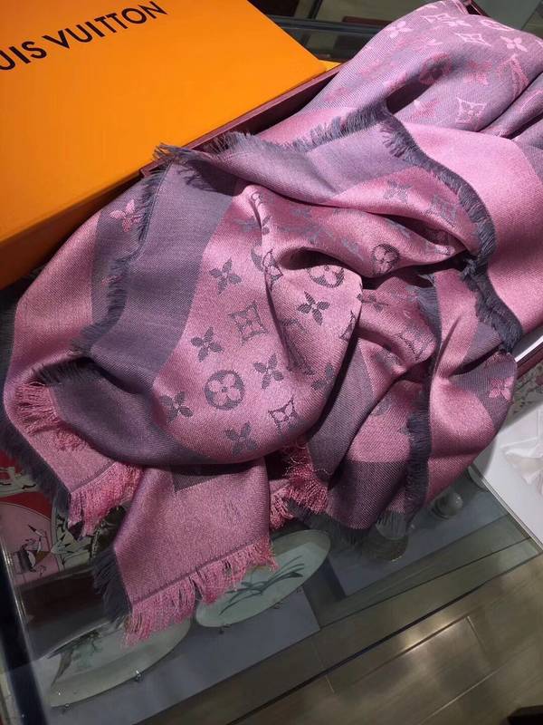 Louis Vuitton Scarf LVC00598